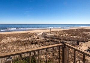 saltysands206-5968balcony.jpg