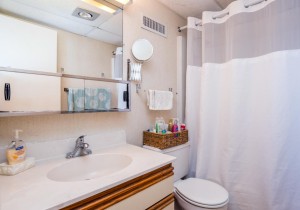 saltysands206-8masterbath.jpg