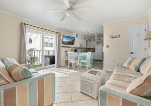 pelican305-13-living.jpg