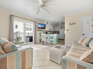 pelican305-13-living.jpg