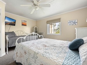 pelican305-16-bedroom.jpg