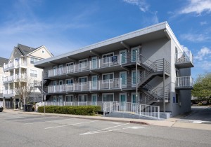 pelican305-3-exterior.jpg