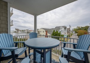 captivabay104-1-balc.jpg