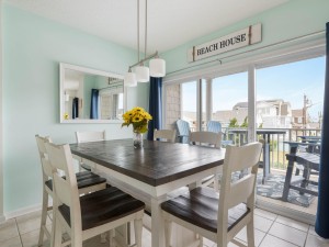 captivabay104-5-dining-area.jpg