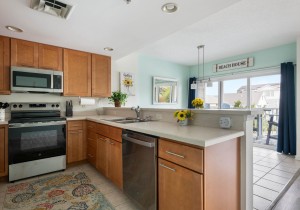 captivabay104-6-kitchen.jpg