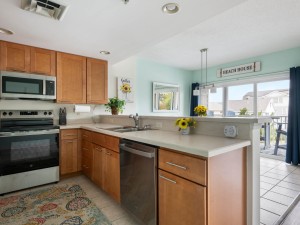 captivabay104-6-kitchen.jpg