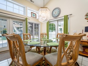 teal1501-30-dining-area-informal.jpg
