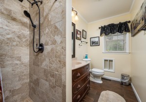 teal1501-46-bath-1-1st-floor.jpg