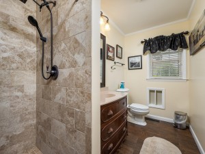 teal1501-46-bath-1-1st-floor.jpg