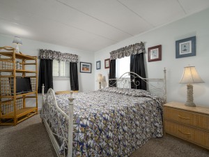 thunderisland106c-10-bed-1.jpg