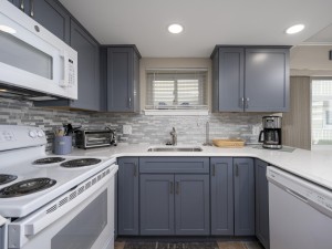 thunderisland106c-4-kitchen.jpg