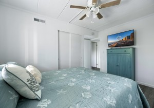 assateaguehouse107-14-bedroom-2.jpg