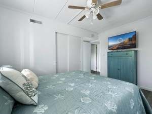 assateaguehouse107-14-bedroom-2.jpg