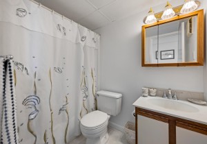 assateaguehouse107-18-bath-2.jpg