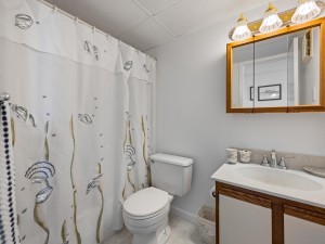 assateaguehouse107-18-bath-2.jpg
