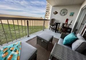 img-7859-balcony-owner.jpeg