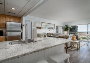 triotons101a-11-kitchen.jpg