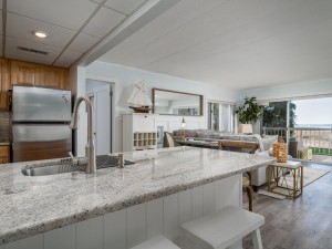 triotons101a-11-kitchen.jpg