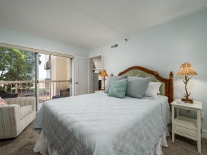 triotons101a-16-primary-bedroom.jpg