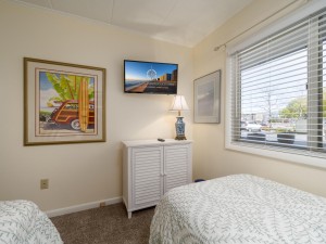 triotons101a-21-bedroom-2.jpg