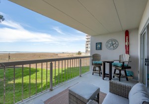 triotons101a-4-balcony.jpg