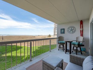 triotons101a-4-balcony.jpg
