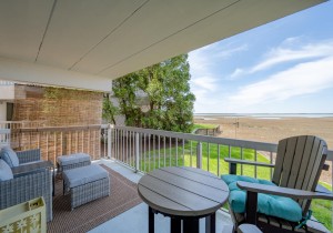 triotons101a-5-balcony.jpg