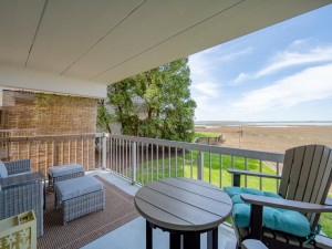 triotons101a-5-balcony.jpg