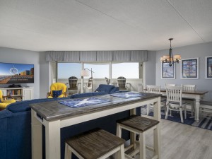 atlantis706-9-living-dining.jpg