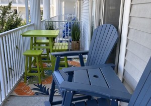 photo1-balcony-owner.jpg