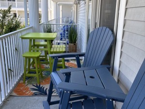 photo1-balcony-owner.jpg
