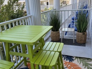 photo4-balcony-owner.jpg