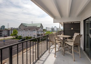 sunrisesea304-5883-balcony.jpg