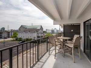 sunrisesea304-5883-balcony.jpg