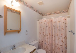 cluboceanvillaii85-2125-bathroom.jpg