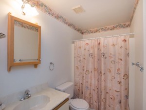 cluboceanvillaii85-2125-bathroom.jpg