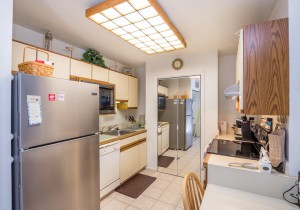 cluboceanvillaii85-2131-kitchen.jpg