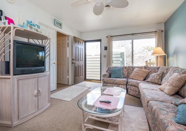 cluboceanvillaii85-2141-living-area.jpg