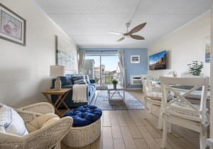 diamondhead402-10-living-area.jpg