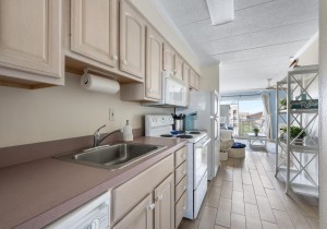 diamondhead402-11-kitchen.jpg