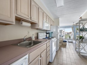 diamondhead402-11-kitchen.jpg