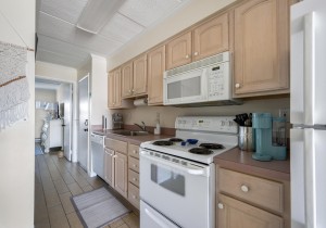 diamondhead402-12-kitchen.jpg