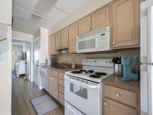 diamondhead402-12-kitchen.jpg