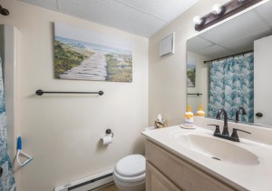 diamondhead402-18-full-bath.jpg
