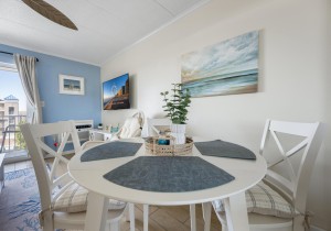 diamondhead402-7-dining-area.jpg