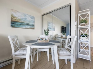 diamondhead402-9-dining-area.jpg