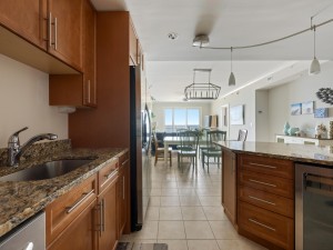 gateway611-11-kitchen.jpg