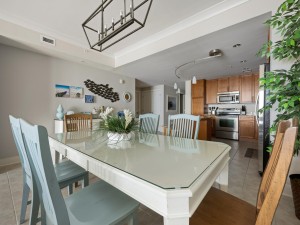 gateway611-13-dining-area.jpg