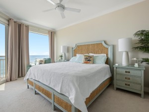 gateway611-15-primary-bedroom.jpg
