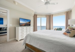 gateway611-16-primary-bedroom.jpg